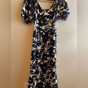Who what wear target puff sleeved midi dress. Size S.